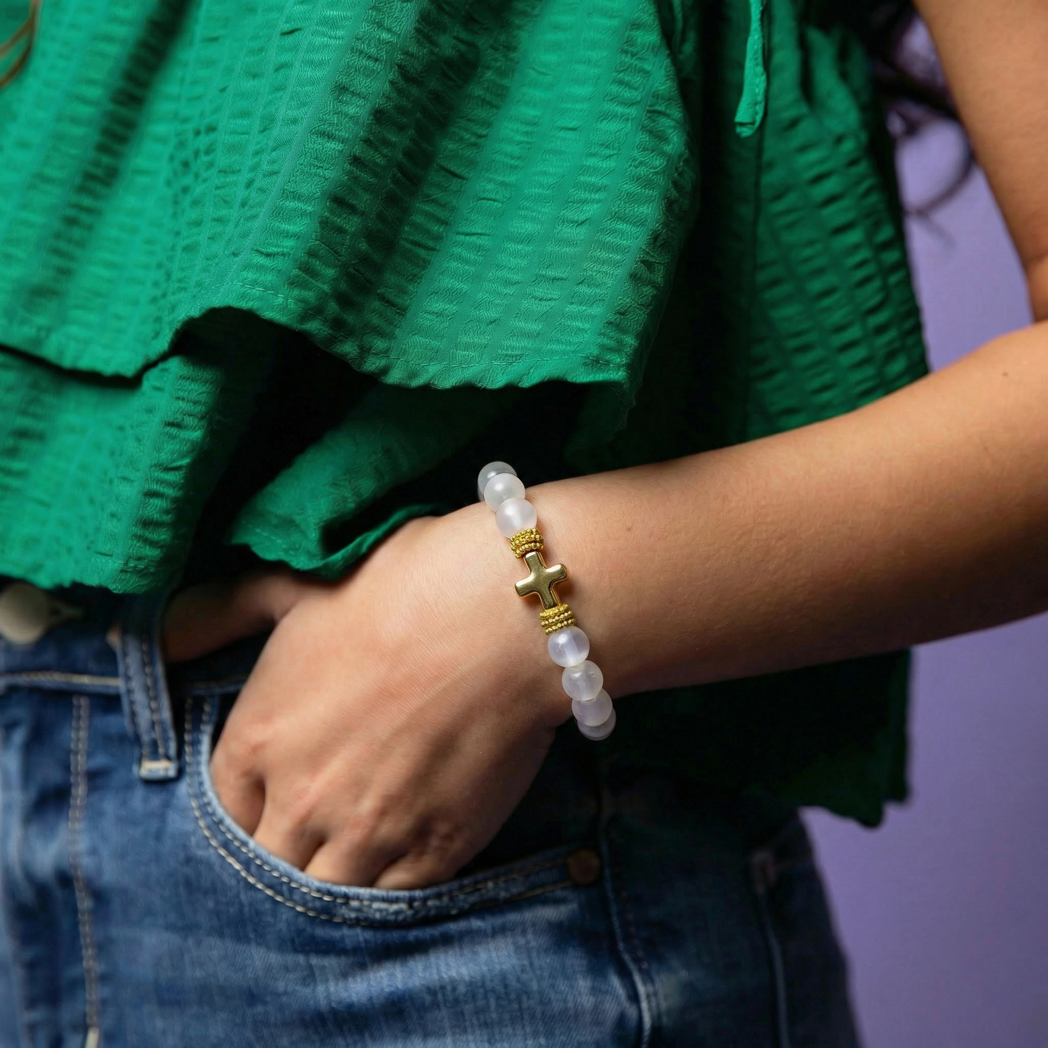 18k Gold Plated Clear Tumbled Glass Beaded Stretch Bracelet with Gold Bar